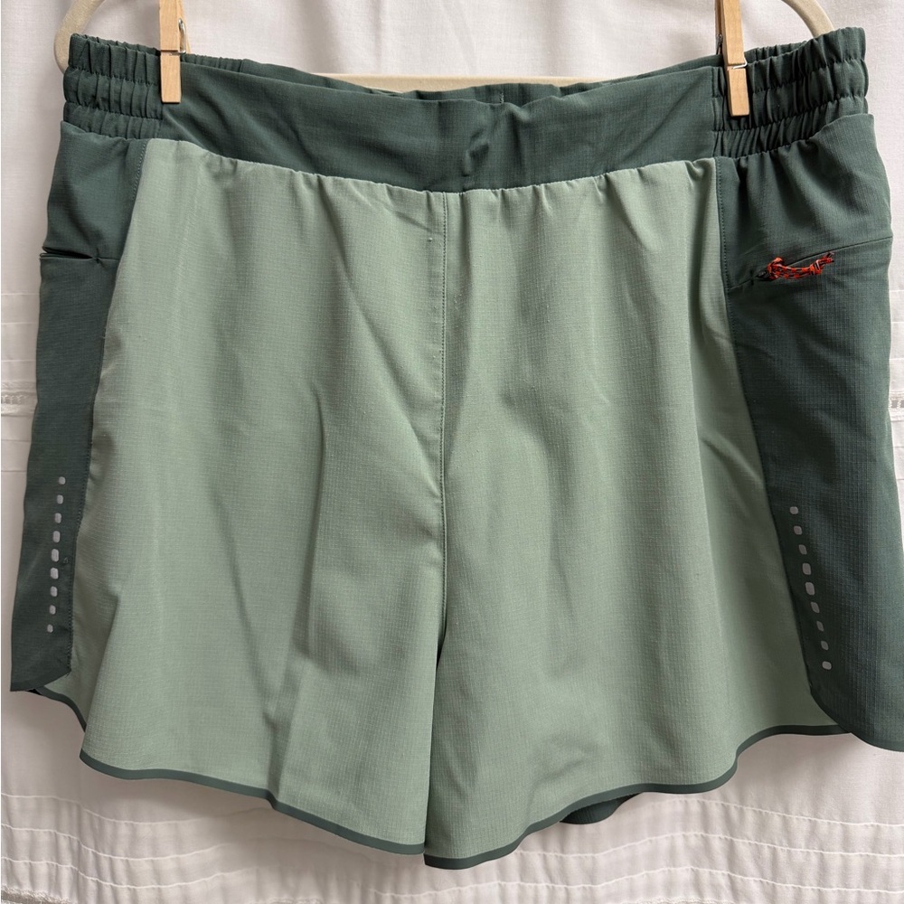 AKGH Women's Green Athletic Shorts